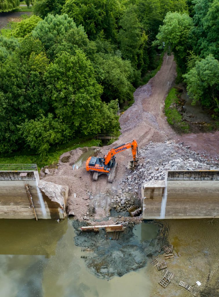 pelleteuse barrage frehel demolition bretagne pelle de tri 