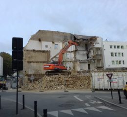 demolition batiment chantier bretagne pelleteuse curage