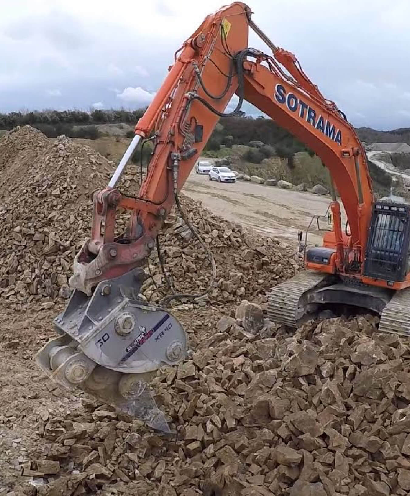 pelleteuse chantier gravats bretagne demolition